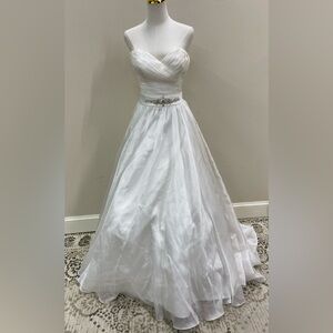 NWT Kathy Ireland Wedding Dress. Discounted 🔥. Size 8